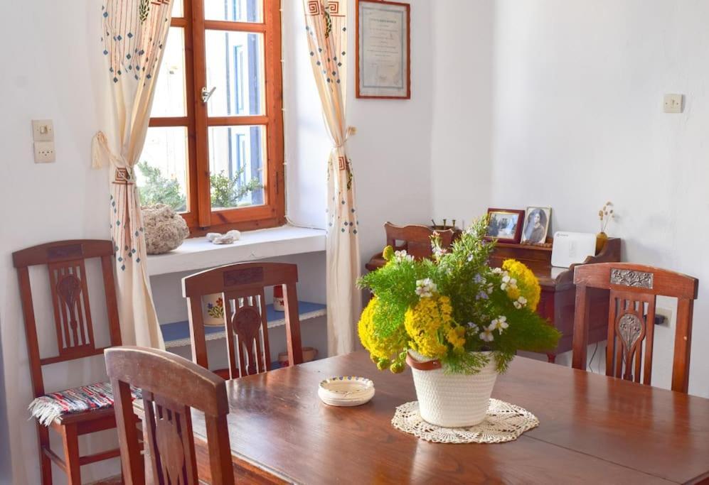 Το Πάνω Σπίτι Της Μαριάνθης Villa Márpissa Екстериор снимка